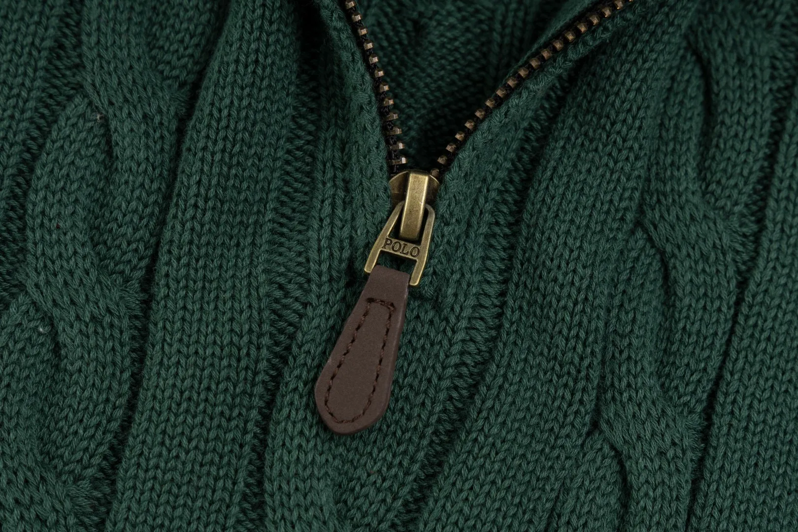 P236 #R92 RALPH LAUREN Ralph Lauren fifteen colors classic small label embroidery logo turtleneck pullover half-zip knitted cable sweater with high-density LOGO embroidery on the chest and original customized tag accessories. Made of pure cotton yarn, pure cotton is skin-friendly and comfortable, small label war horse embroidered twist turtleneck sweater 🐎 high quality, follow the blogger to learn how to wear it! Let’s buy a Ralph Lauren cable sweater. It’s a super hard-to-find series after it became popular. It’s hard to find one on the official website. It’s simple and practical to wear, with a lazy and loose feel. The thickened fabric has more texture, feels soft and delicate, and has a loose fit. Whether worn alone or layered, you can wear different styles of fashion with just one piece!   Size：XS S M L